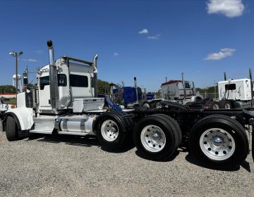 2020 Kenworth W900l Tri Axle Daycab 421435