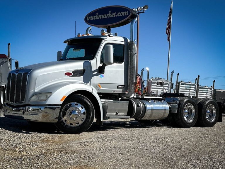 2015 PETERBILT 579 DAYCAB 256846