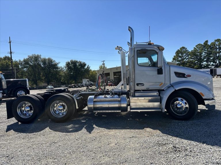 2015 PETERBILT 579 DAYCAB photo 4