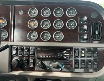 2017 Peterbilt 389 Daycab Glider Kit 454260