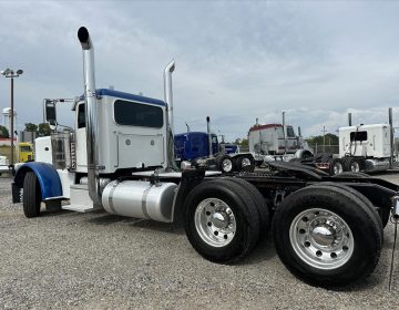 2017 Peterbilt 389 Daycab Glider Kit 454260