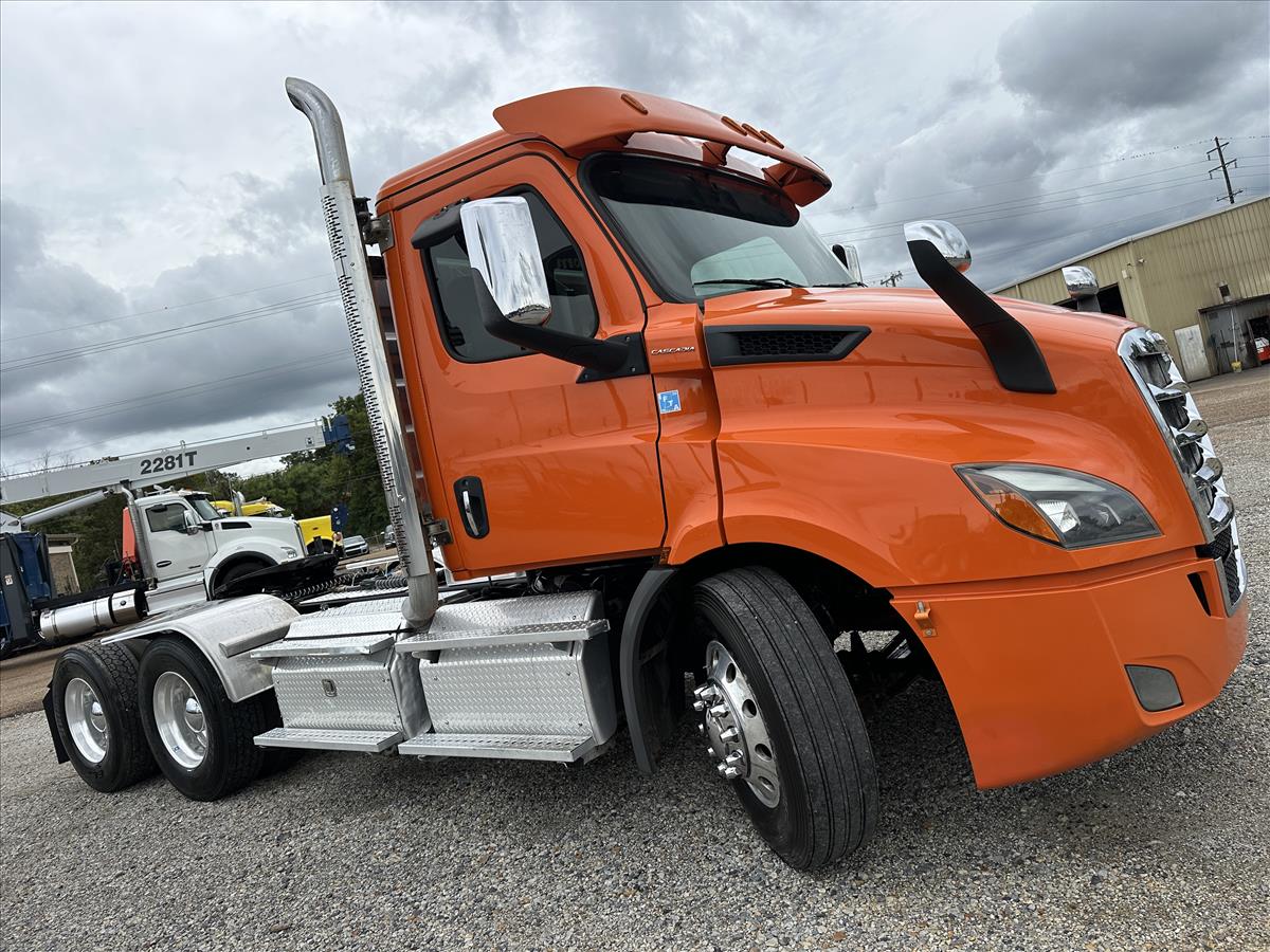 2019 FREIGHTLINER CASCADIA DAYCAB