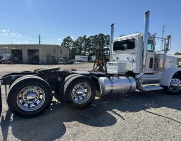 2020 Peterbilt 389 Daycab 641851