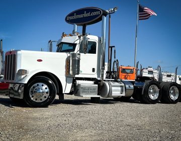 2020 Peterbilt 389 Daycab 641851