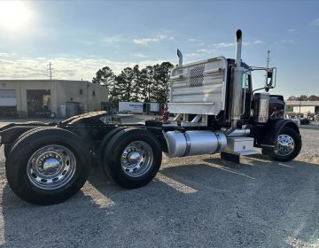 2016 Peterbilt 389 Daycab Glider Kit 417593