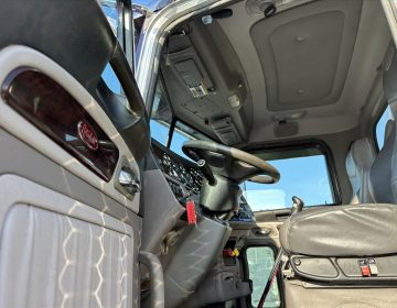 2016 Peterbilt 389 Daycab Glider Kit 417593