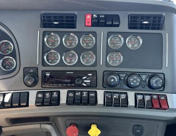 2018 Kenworth T880 Tri Axle Daycab 214453