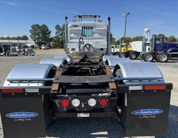 2018 Kenworth T880 Tri Axle Daycab 214453