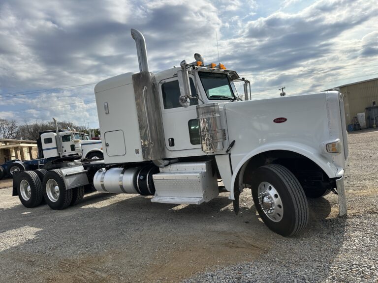 2012 PETERBILT 388 SLEEPER photo 3