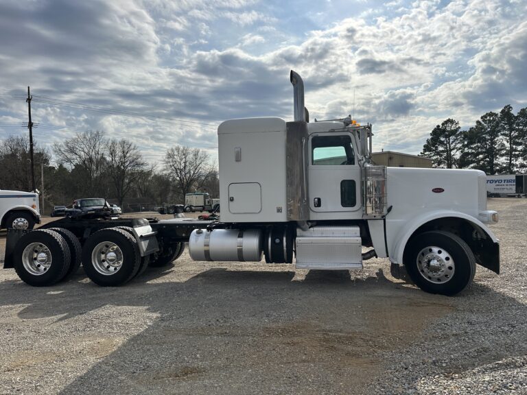 2012 PETERBILT 388 SLEEPER photo 4