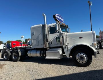 2012 Peterbilt 388 Sleeper 137904