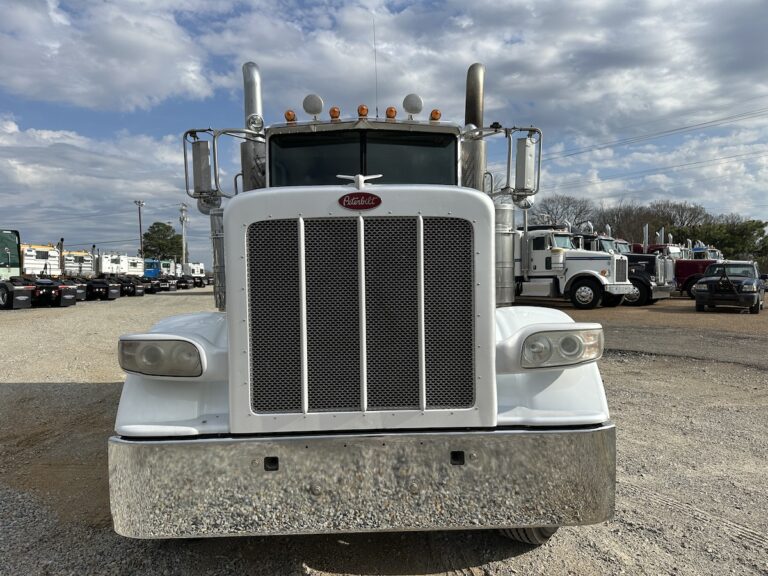 2012 PETERBILT 388 SLEEPER photo 2