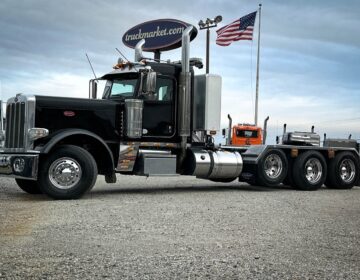 2019 PETERBILT 389 TRI AXLE DAYCAB 234271
