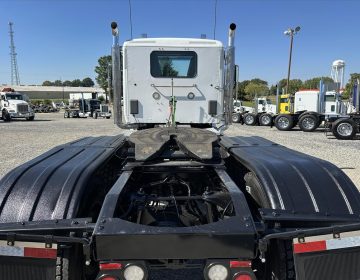 2020 Peterbilt 567 Daycab 674278