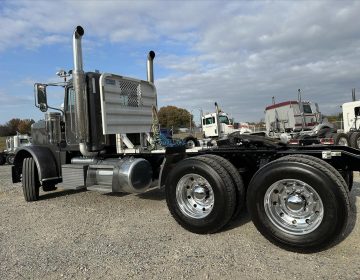 2018 Peterbilt 389 Daycab 497099
