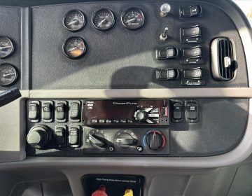 2018 Peterbilt 389 Daycab 497099