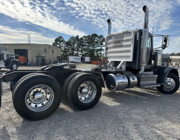 2018 Peterbilt 389 Daycab 497097