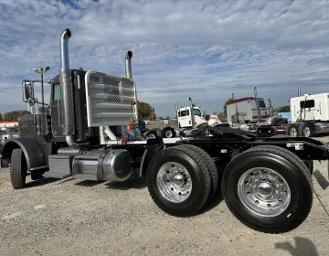 2018 Peterbilt 389 Daycab 497097