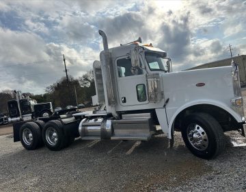 2020 Peterbilt 389 Daycab 630406