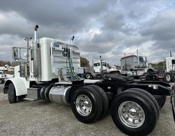 2020 Peterbilt 389 Daycab 630406