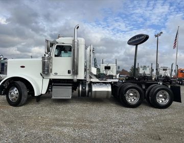 2020 Peterbilt 389 Daycab 630406