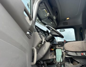 2020 Peterbilt 389 Daycab 630406