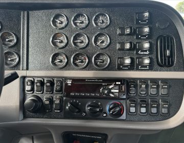 2020 Peterbilt 389 Daycab 630406