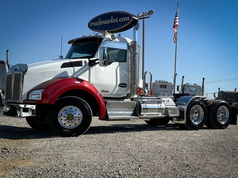 2017 KENWORTH T880 DAYCAB photo 1