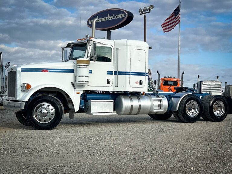 2013 PETERBILT 367 SLEEPER photo 2
