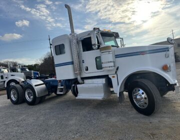 2013 Peterbilt 367 Sleeper 166361
