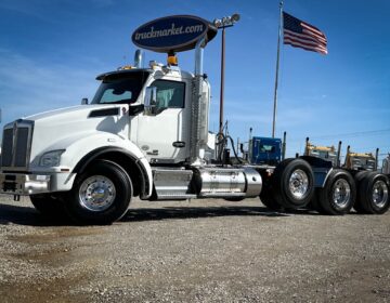 2020 Kenworth T880 Tri Axle Daycab 420080