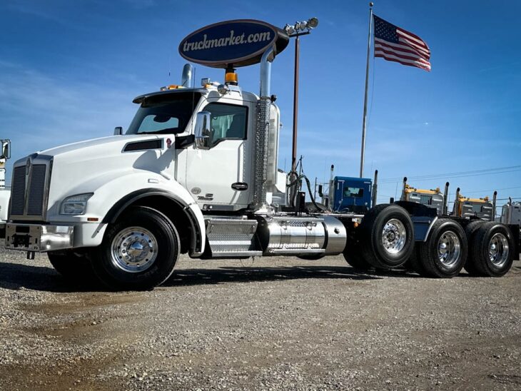 2020 KENWORTH T880 TRI AXLE DAYCAB 420080