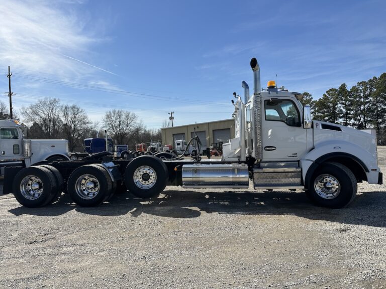 2020 KENWORTH T880 TRI AXLE DAYCAB photo 4