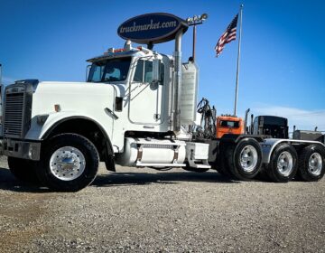 2009 FREIGHTLINER FLD120 TRI AXLE DAYCAB AJ4328