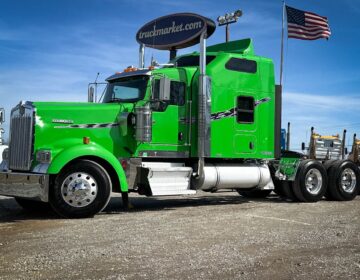 2017 KENWORTH W900L GLIDER KIT 195617