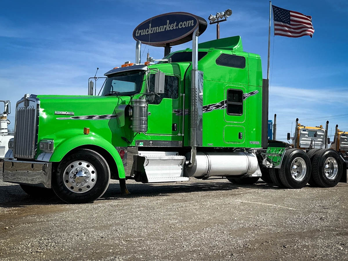 2017 KENWORTH W900L GLIDER KIT