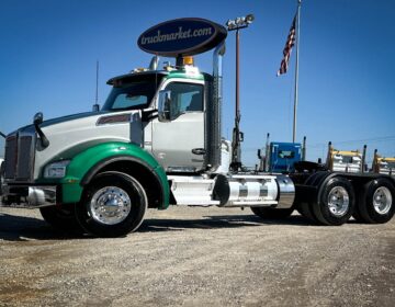 2022 Kenworth T880 Daycab 106781