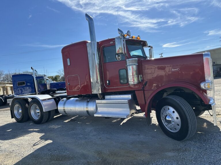 2020 PETERBILT 389 SLEEPER photo 3
