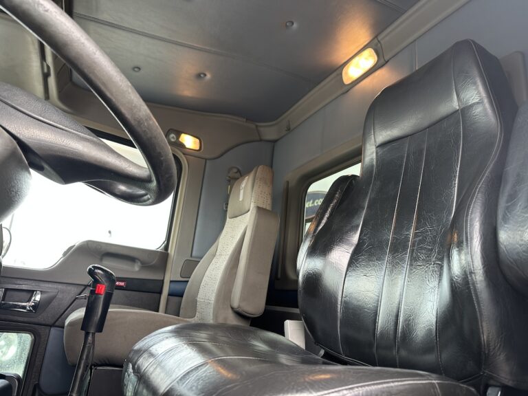 2019 KENWORTH W900L DAYCAB GLIDER KIT photo 4