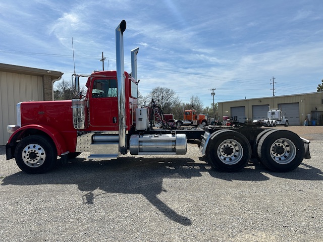 2015 PETERBILT  389 DAYCAB GLIDER KIT photo 4