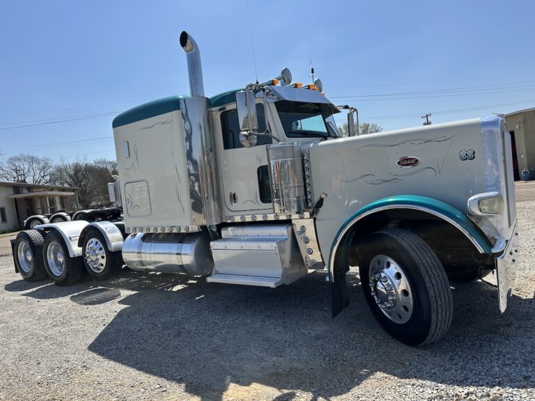2015 PETERBILT 389 TRI AXLE SLEEPER photo 3