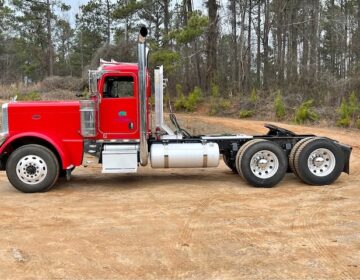 2015 PETERBILT 389 DAYCAB GLIDER KIT 301591