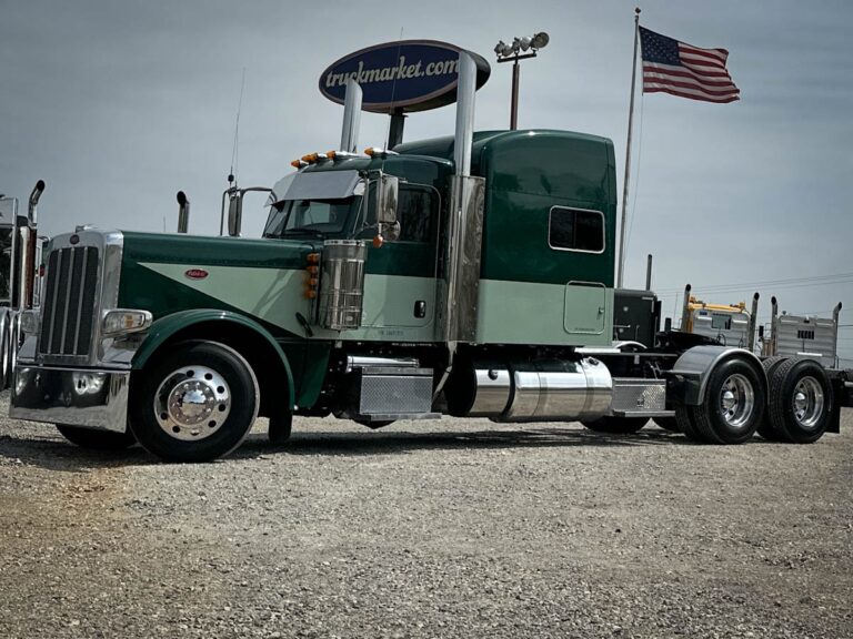 2020 PETERBILT 389 SLEEPER photo 1