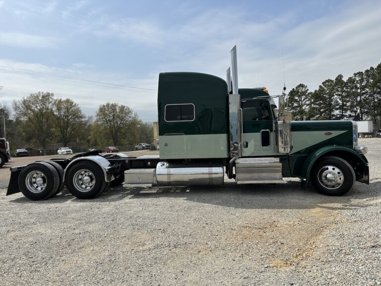 2020 PETERBILT 389 SLEEPER photo 4
