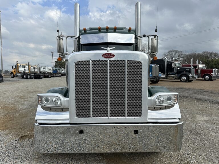 2020 PETERBILT 389 SLEEPER photo 2