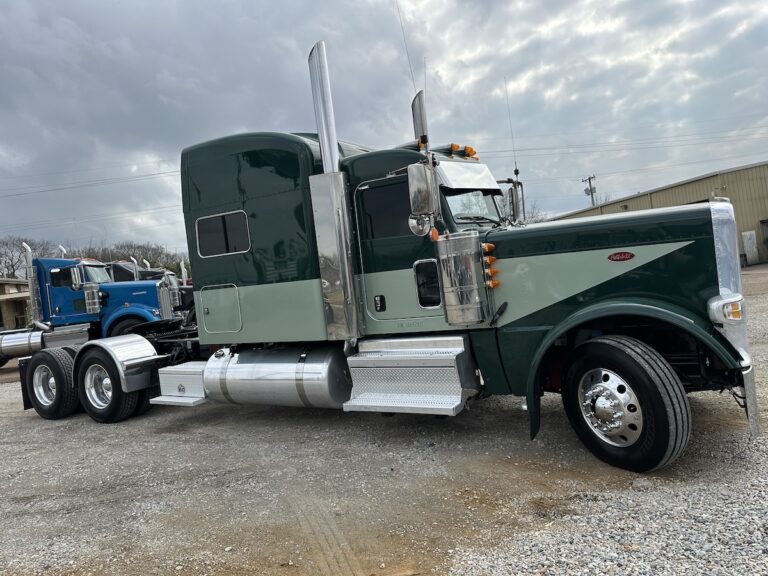 2020 PETERBILT 389 SLEEPER photo 3