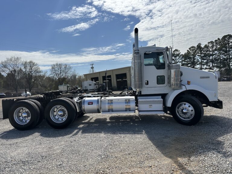 2017 KENWORTH T800 DAYCAB GLIDER KIT photo 4