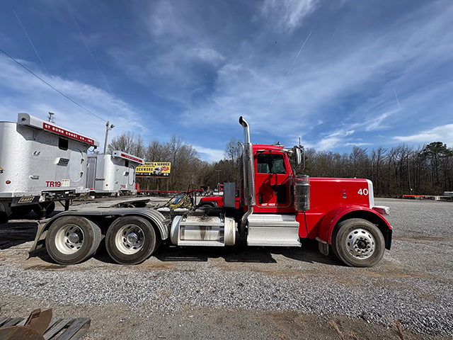 2018 PETERBILT 389 DAYCAB photo 2