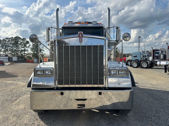 2022 KENWORTH W900 TRI AXLE SLEEPER photo 2