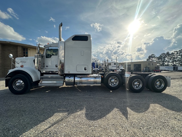 2022 KENWORTH W900 TRI AXLE SLEEPER photo 4